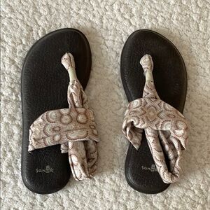 2/$20 Sanuk Patterned Brown and Cream Yoga Strap Sandals